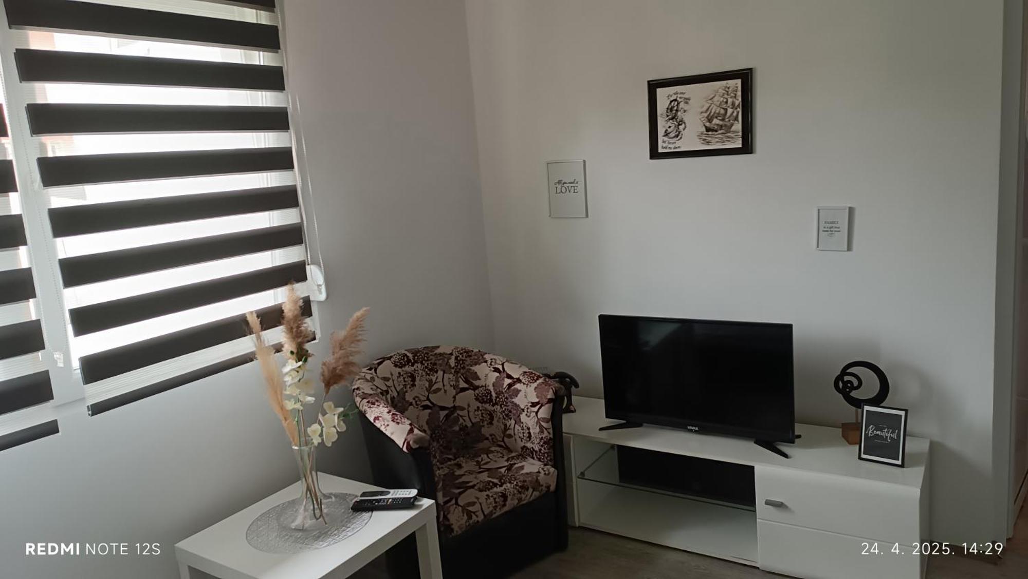 Happy Star Apartment Nis Exterior photo